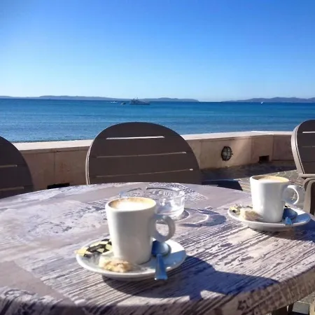 T2 Avec Parking Au Lavandou, Pieds Dans L'eau - Fr-1-251-210 Apartmán Le Lavandou