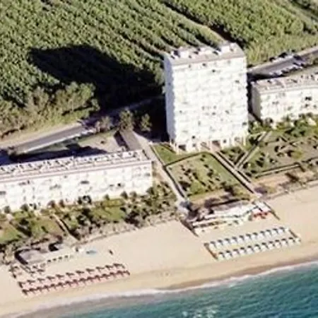 T2 Avec Parking Au Lavandou, Pieds Dans L'eau - Fr-1-251-210 Apartment